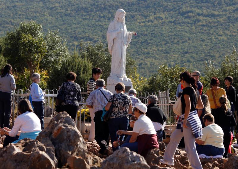 Pope tells young people at Medjugorje to let Mary inspire guide them