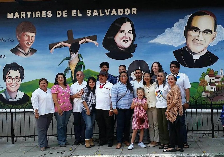 Mural de misioneras asesinadas en El Salvador