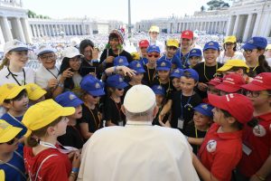 Recen siempre y recen por la paz, dice el Papa en la primera jornada mundial de los niños